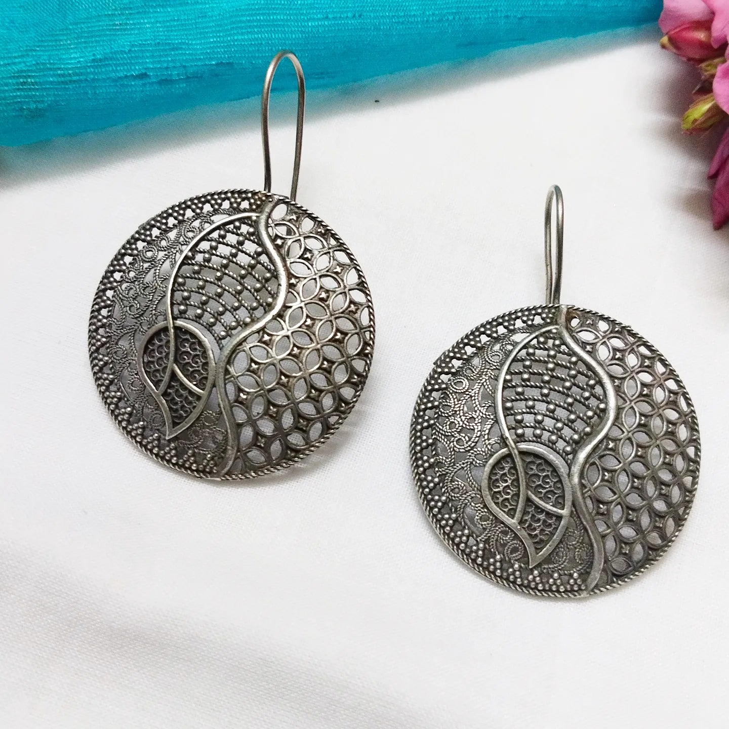 Silver Replica self carved leaf earrings