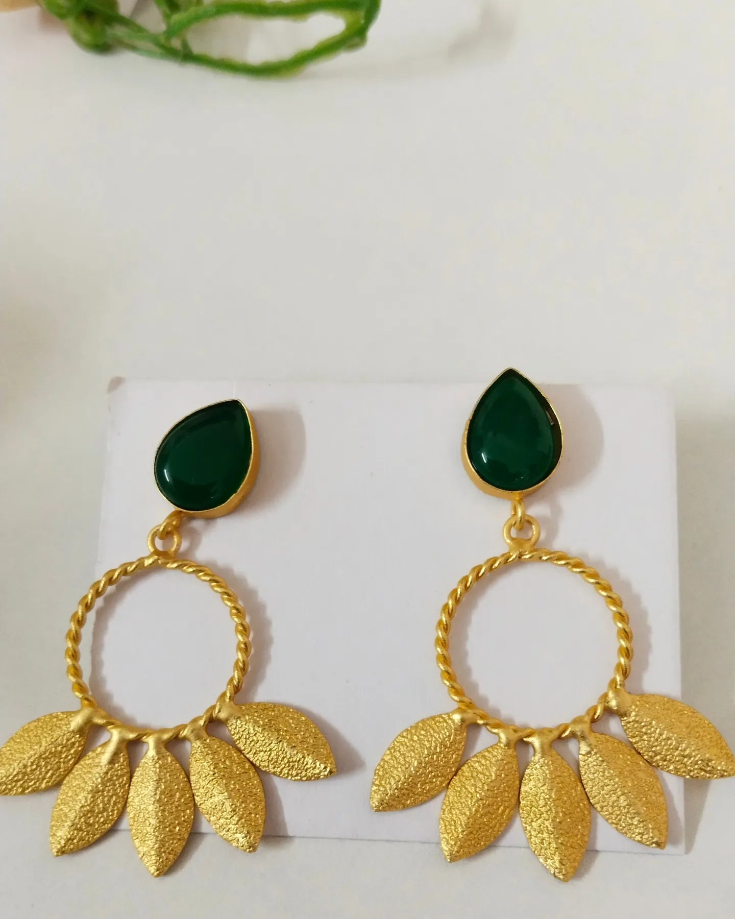 Leaf circled monalisa stone earring (turquoise blue & green)