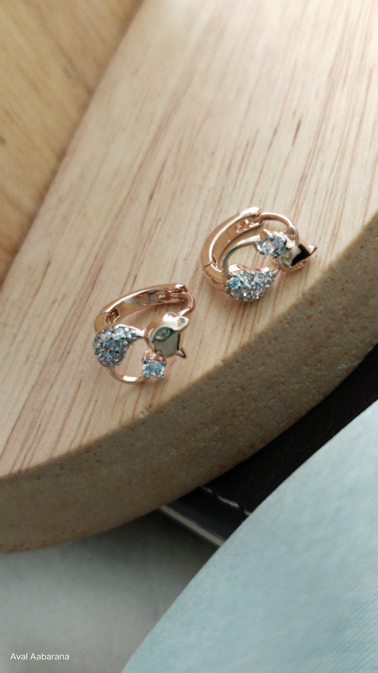 Cute anti tarnish stainless steel diamond look alike cat earring