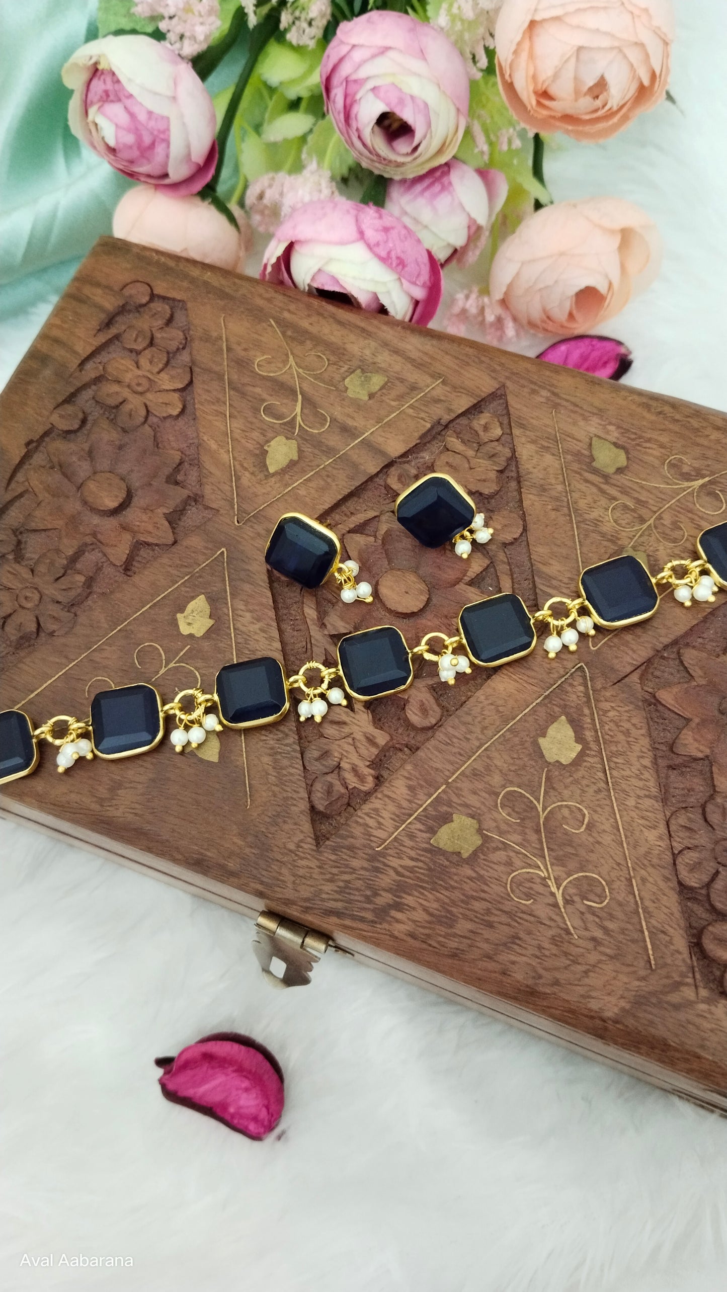 Elegant Royal blue monalisa stone square necklace with stud adorned with pearl