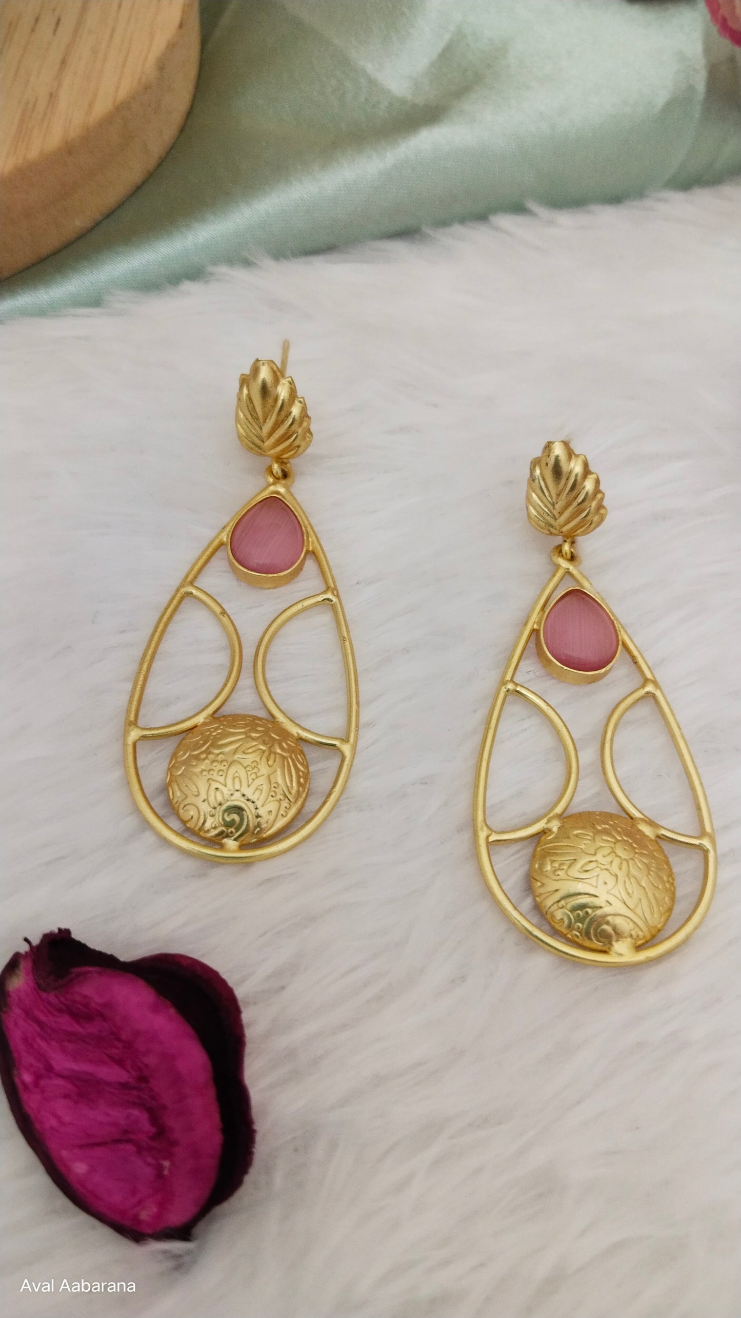 Pink monalisa stone dangle earring