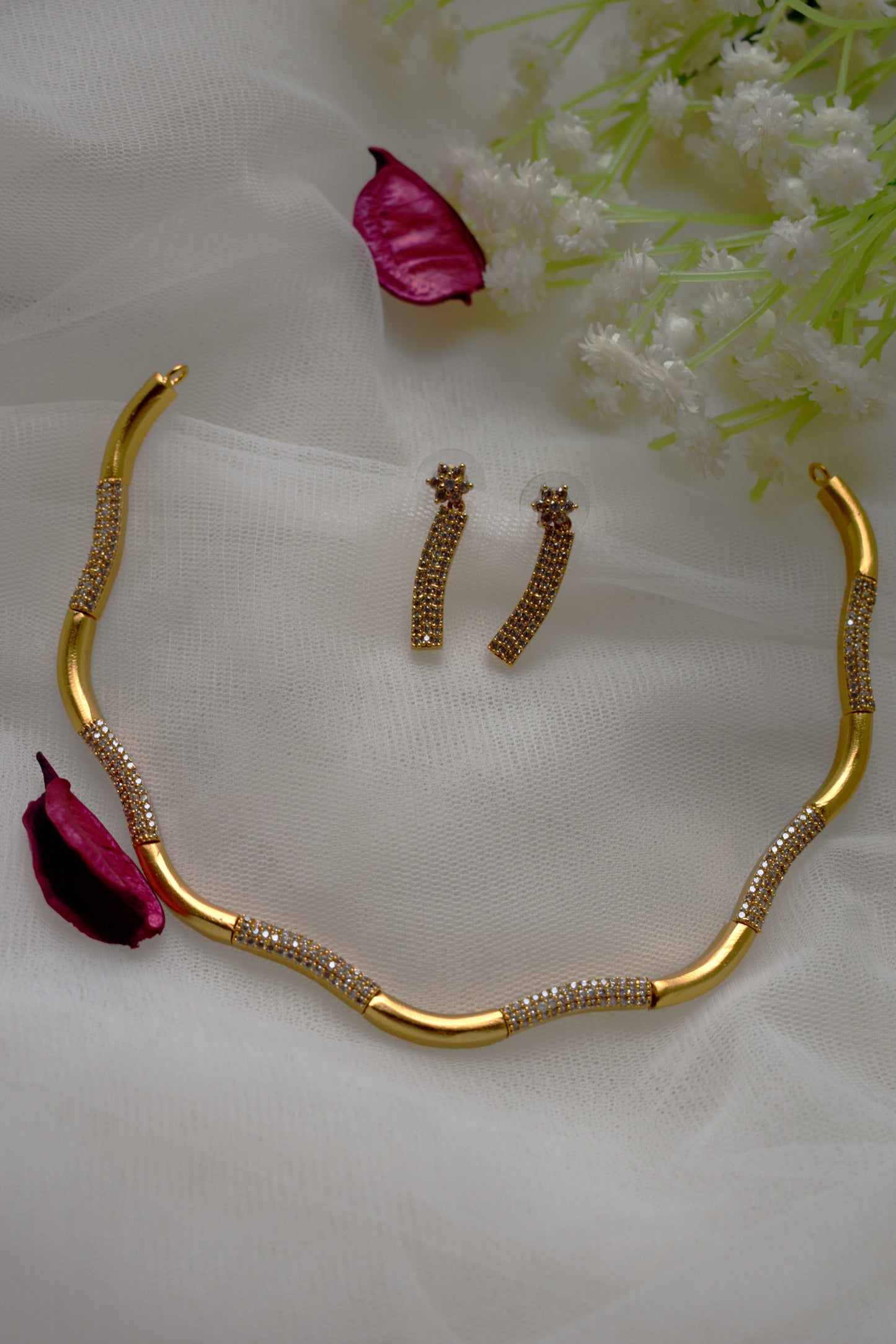 TN04 Trendy flexible Hasli Choker