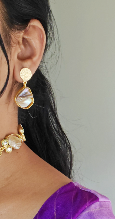 Disha - Mother of pearl choker necklace with Earring