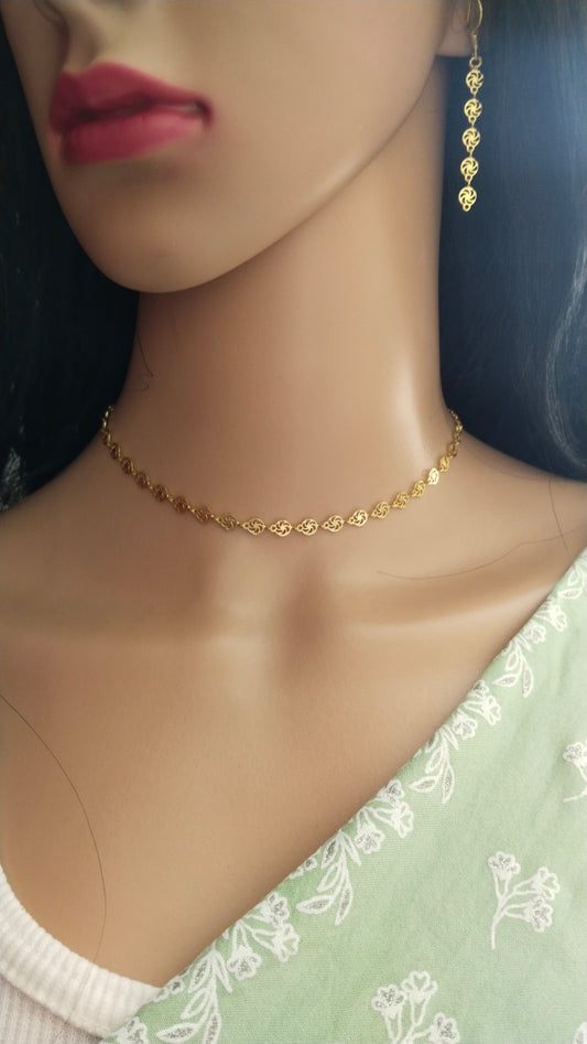 Slim & sleek minimalistic chain with hanging earring