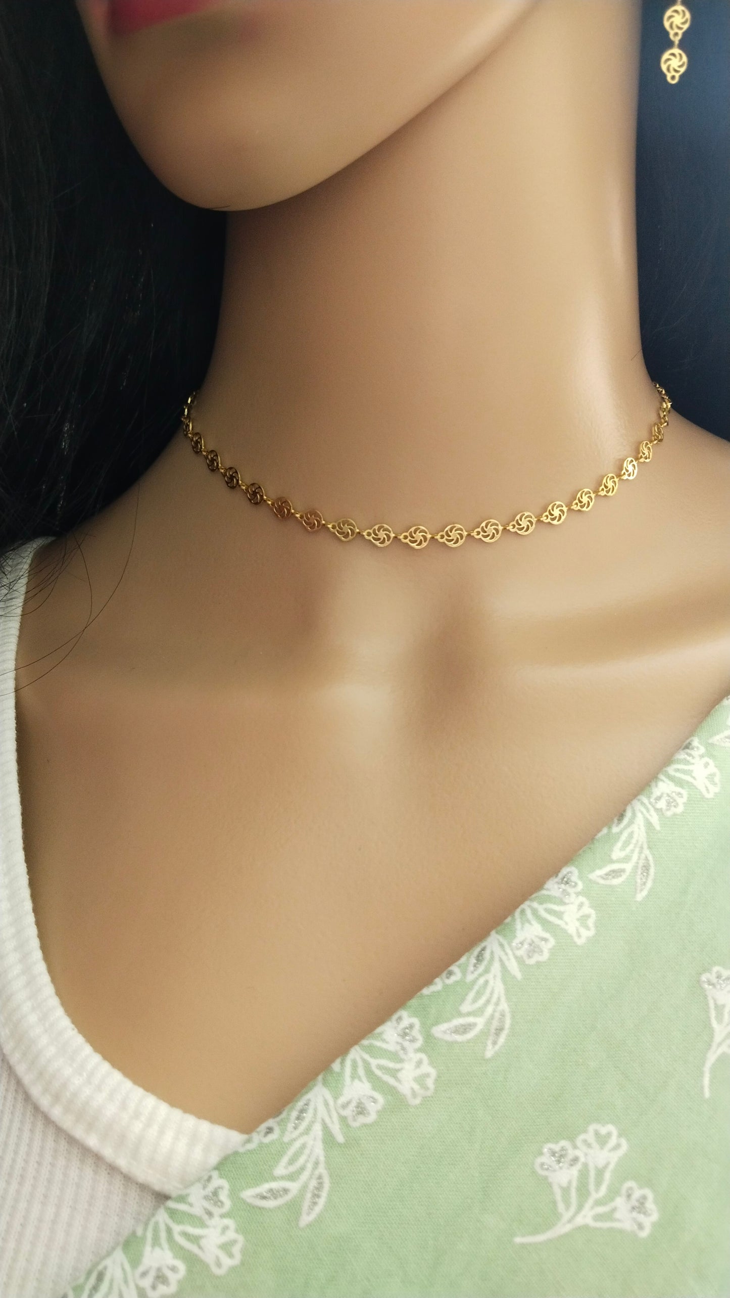 Slim & sleek minimalistic chain with hanging earring