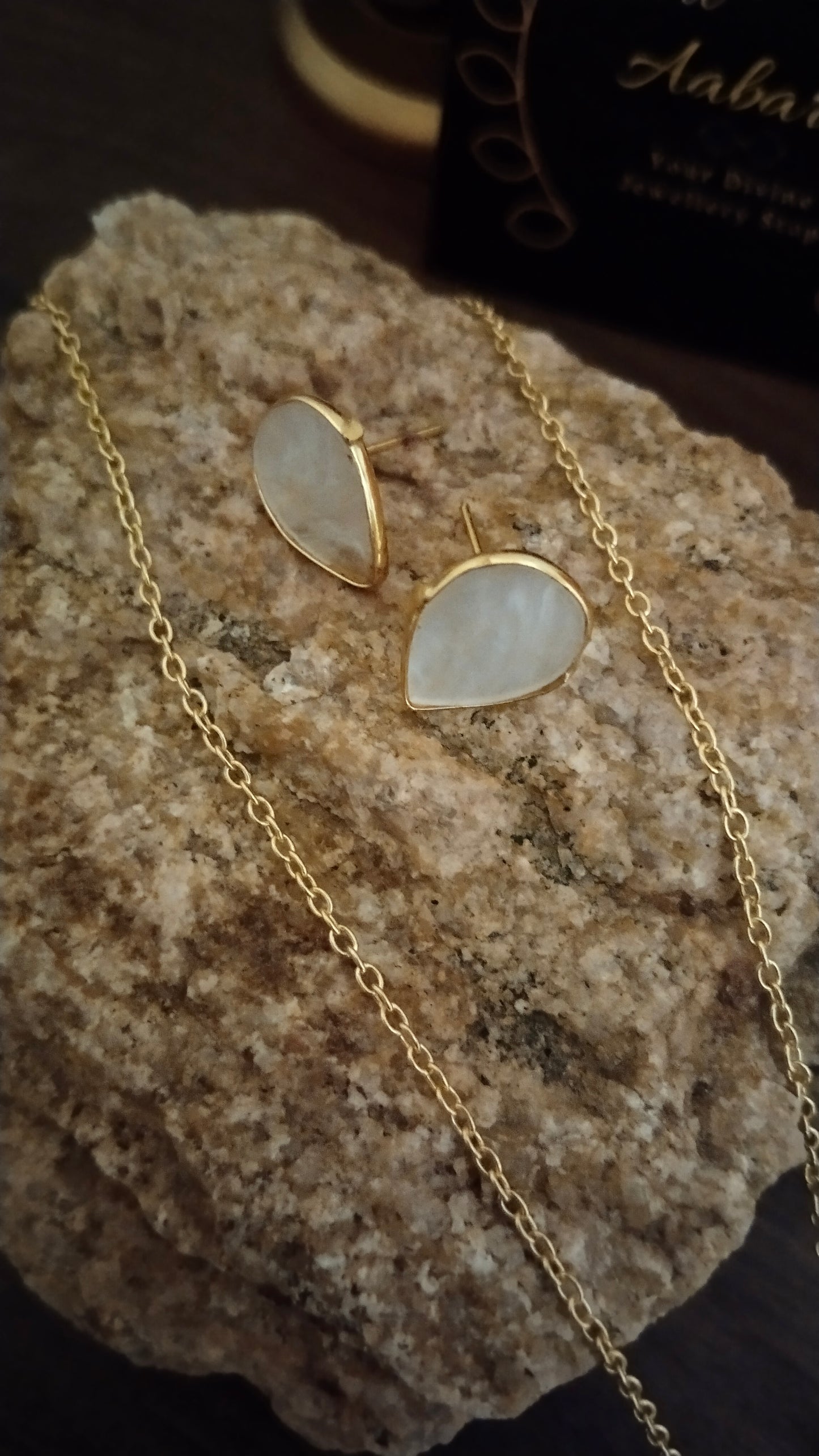 Mother of pearl indo western long pendant chain with earring
