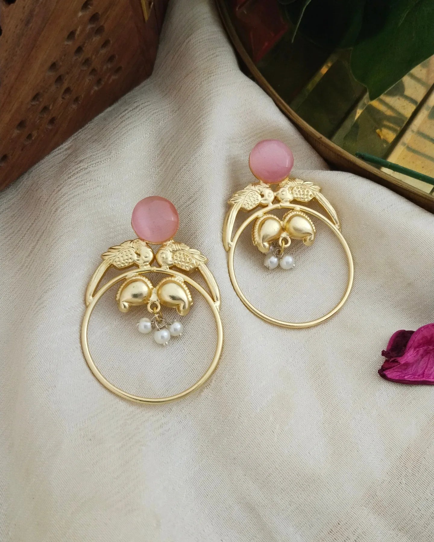 Pretty monalisa stone brass earring