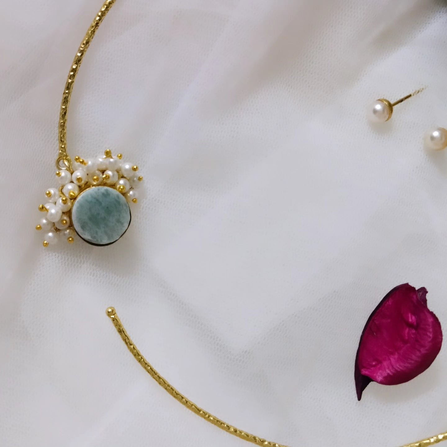 Unique hasli choker with druzy stone