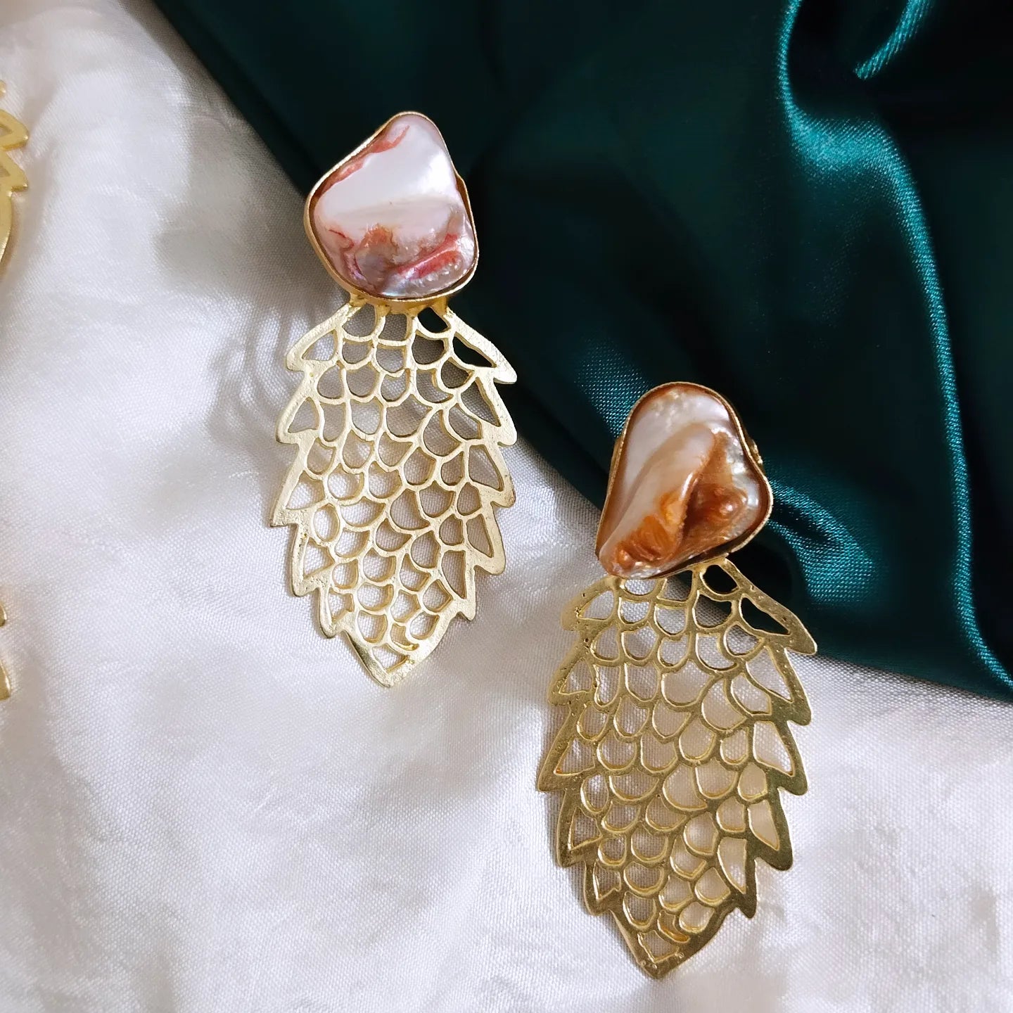 BE09 Mother of pearl Statement Shaped Earring