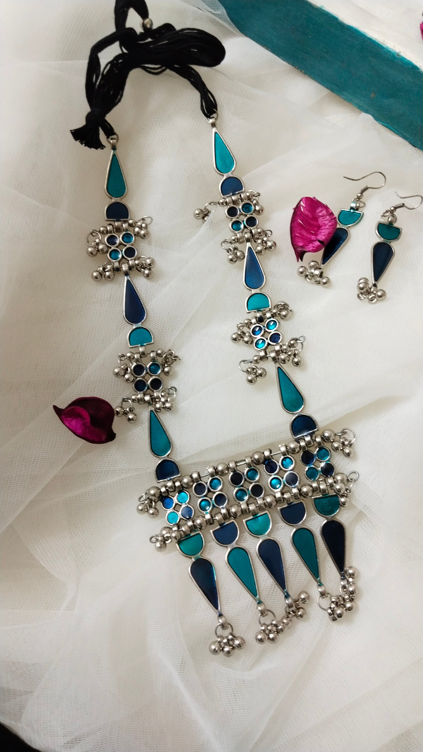 Enamelled Oxidised neckwear set