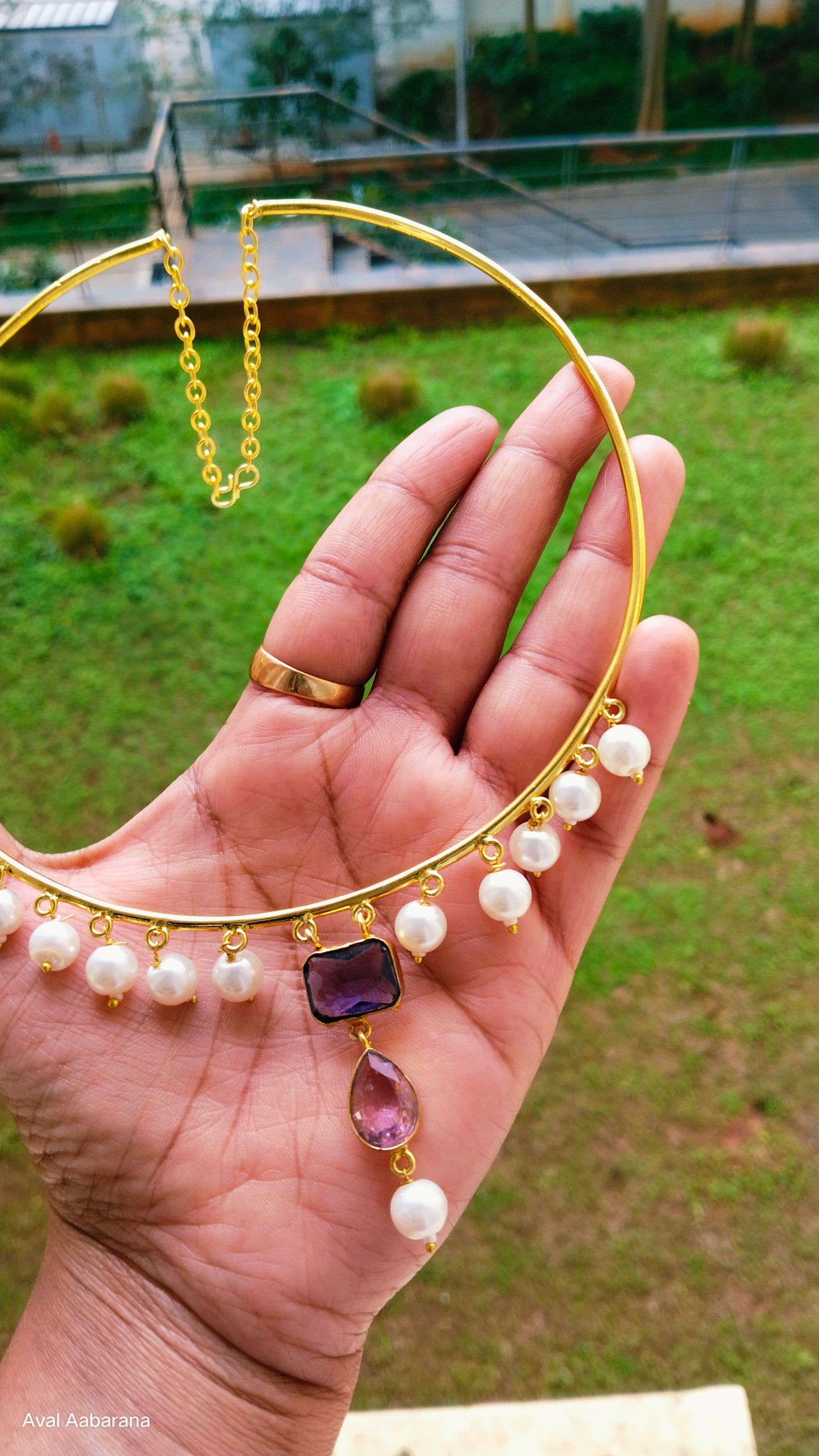 BR102 Pretty Glass Quartz crystal stone Brass Hasli choker necklace adorned with pearl