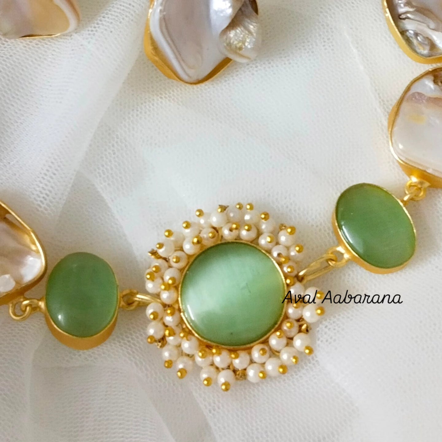 Mother of pearl with monalisa stone neckwear