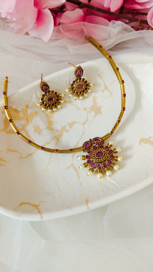 Cute traditional hasli with earrings necklace set