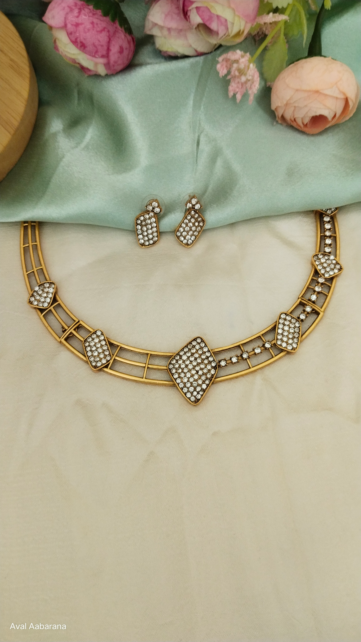 Brass earring, aval aabarana,unique earrings, best fashion jewellery Brand