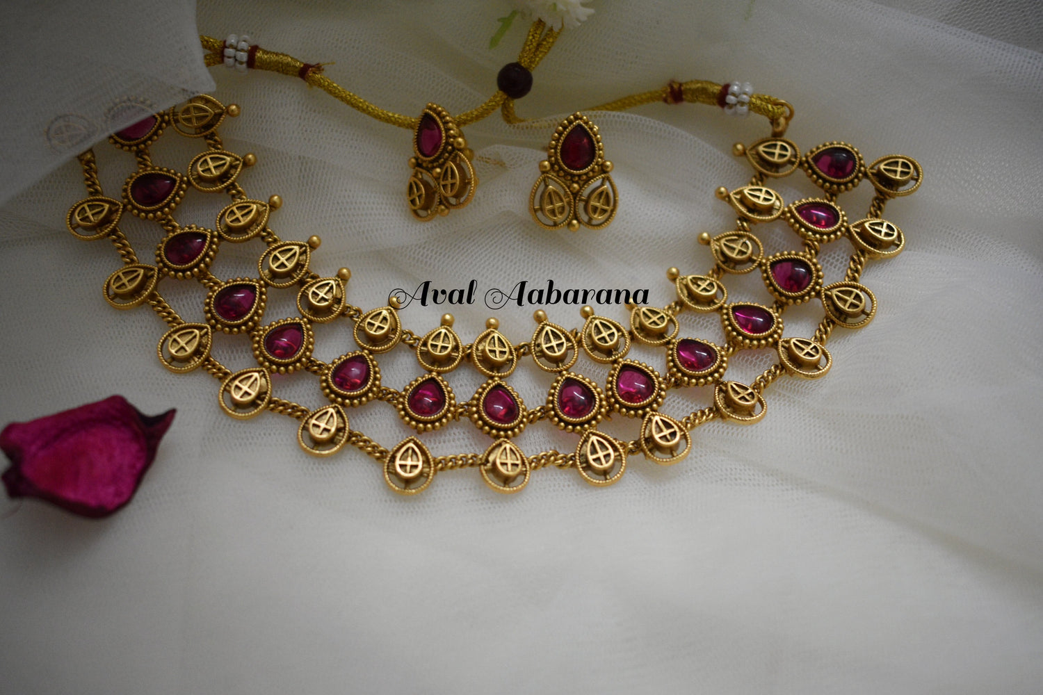 Traditional/gold imitation jewellery