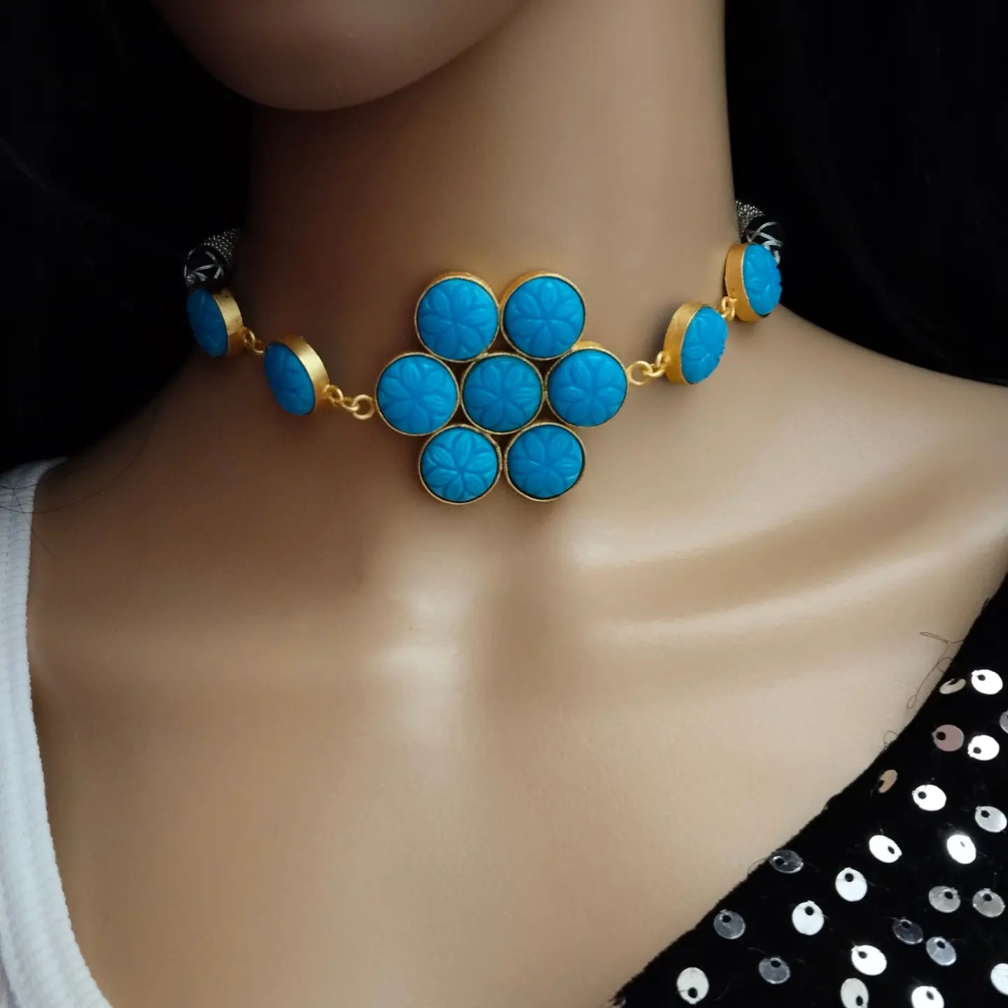Blue Self carved monalisa stone choker necklace set