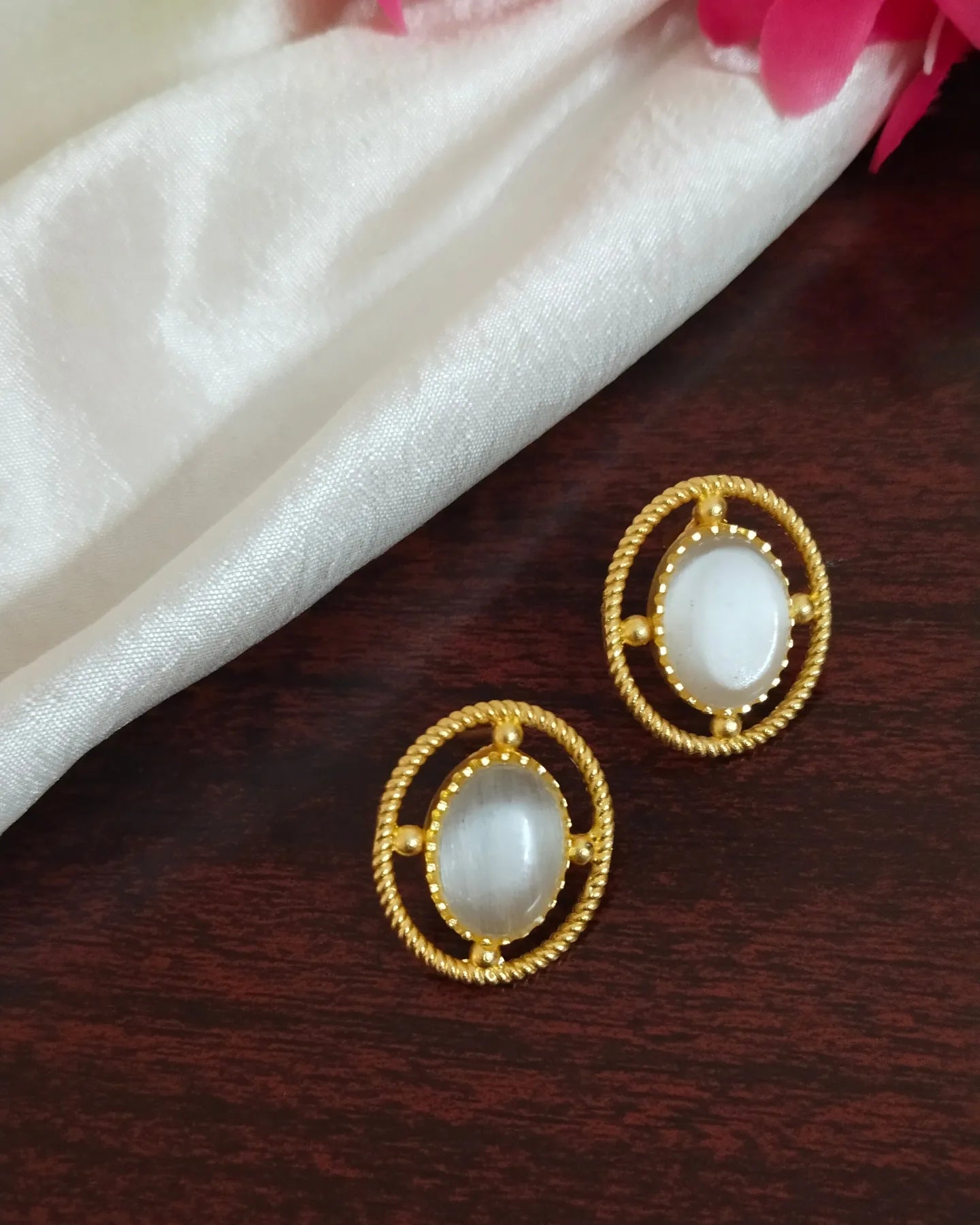 White monalisa stone earrings