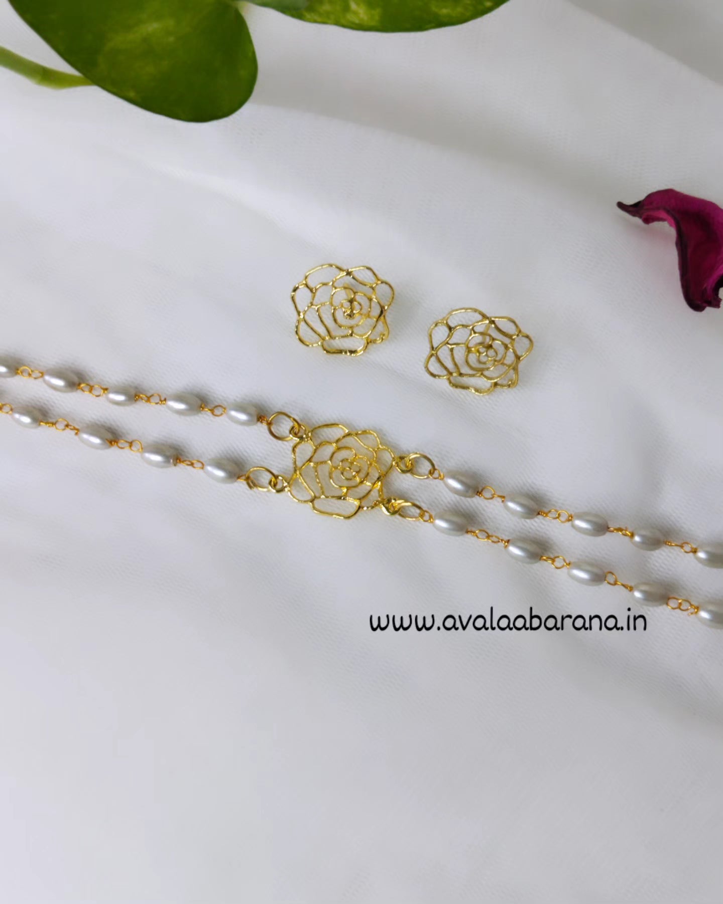 Flower pearl choker with earring