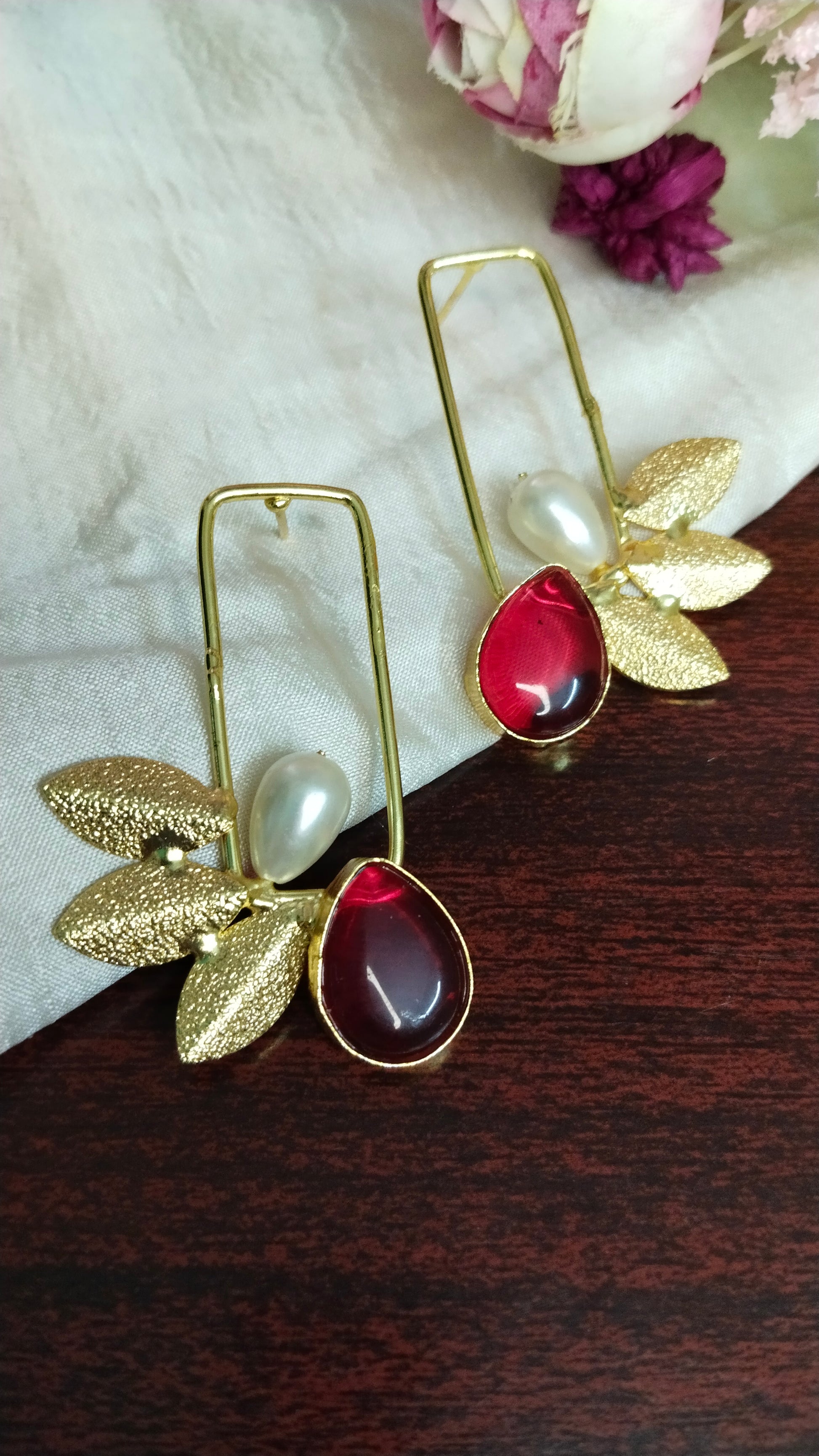 red earring, aval aabarana ,best fashion jewellery brand, brass earrings, 
green earrings