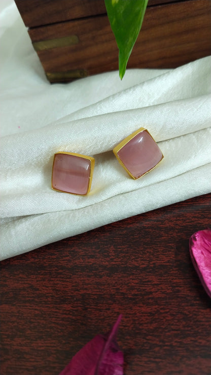 Cute monalisa stone stud (Red & Pink)