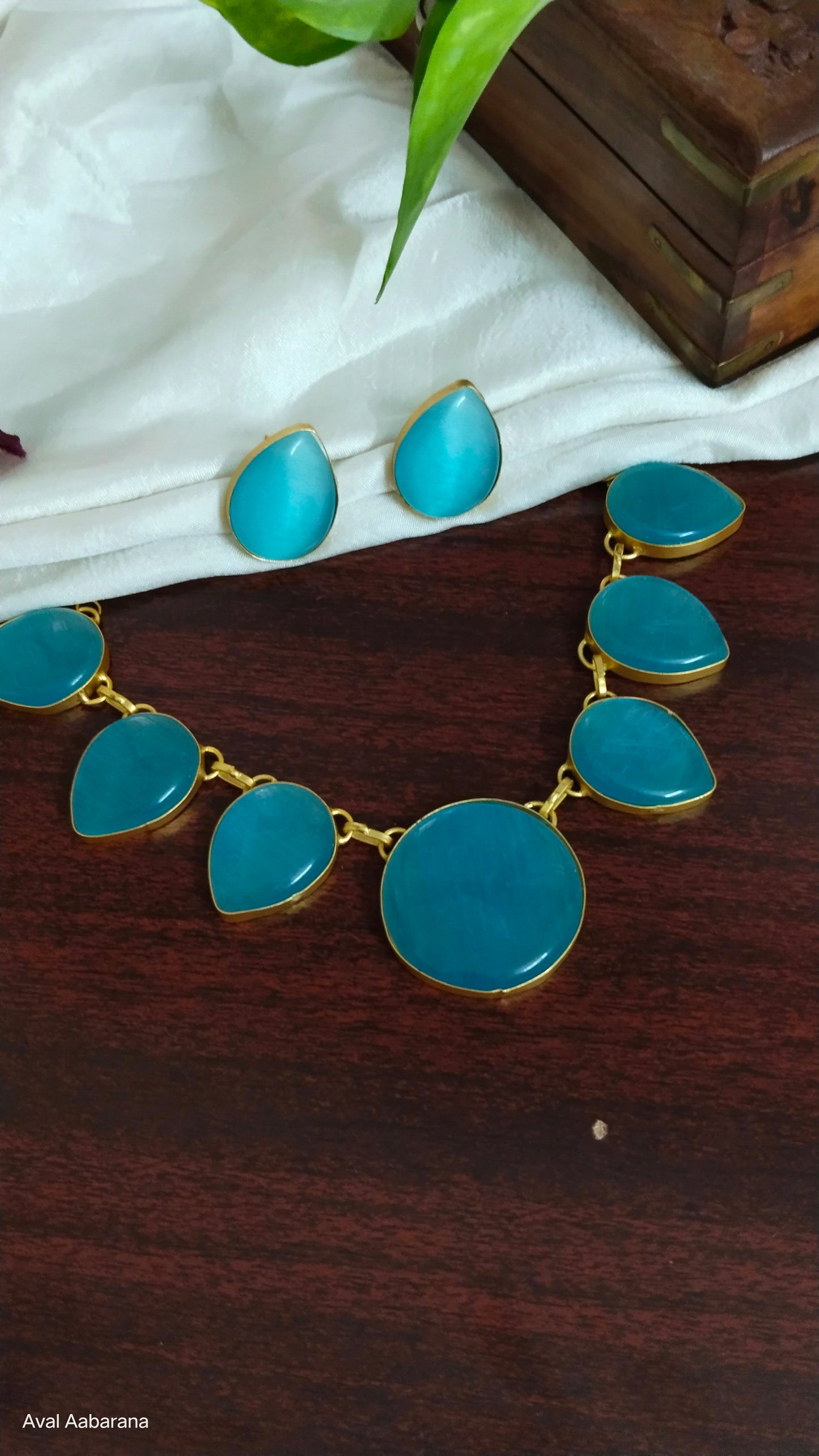 Sky blue monalisa stone petal shaped necklace set with earrings (sky bue & Red)