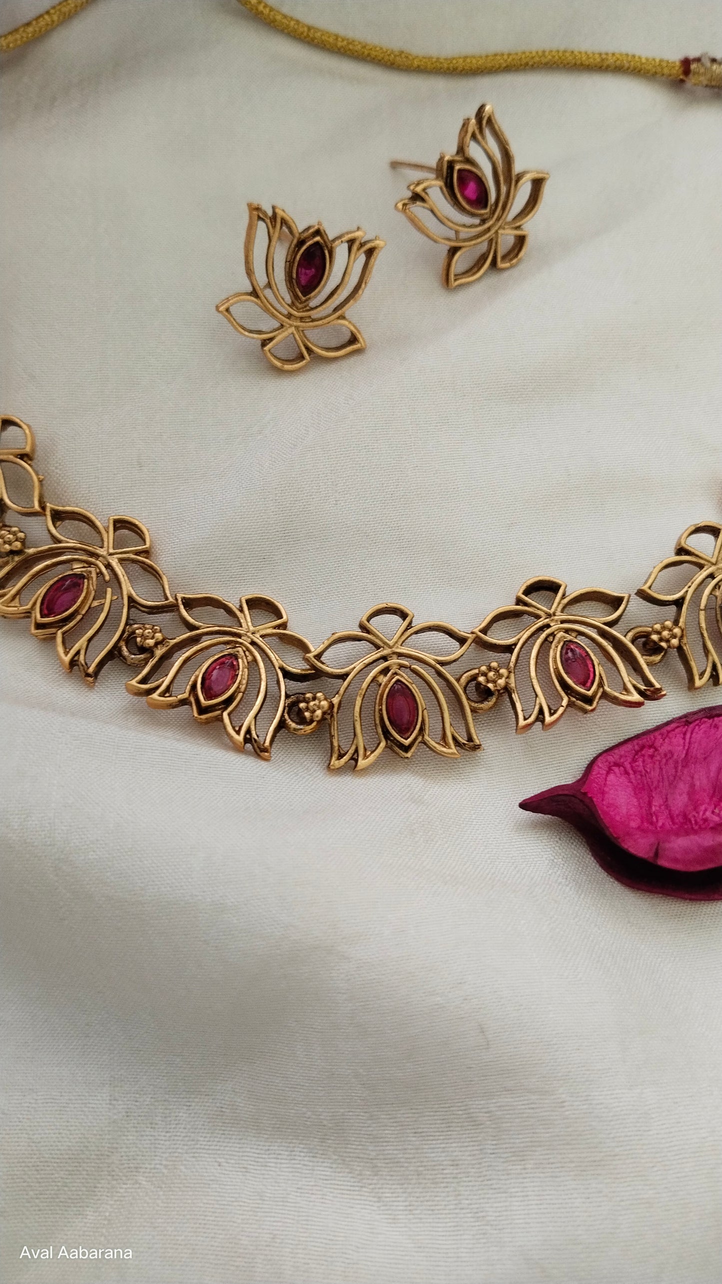 Budgeted elegant Tamara necklace set with earrings