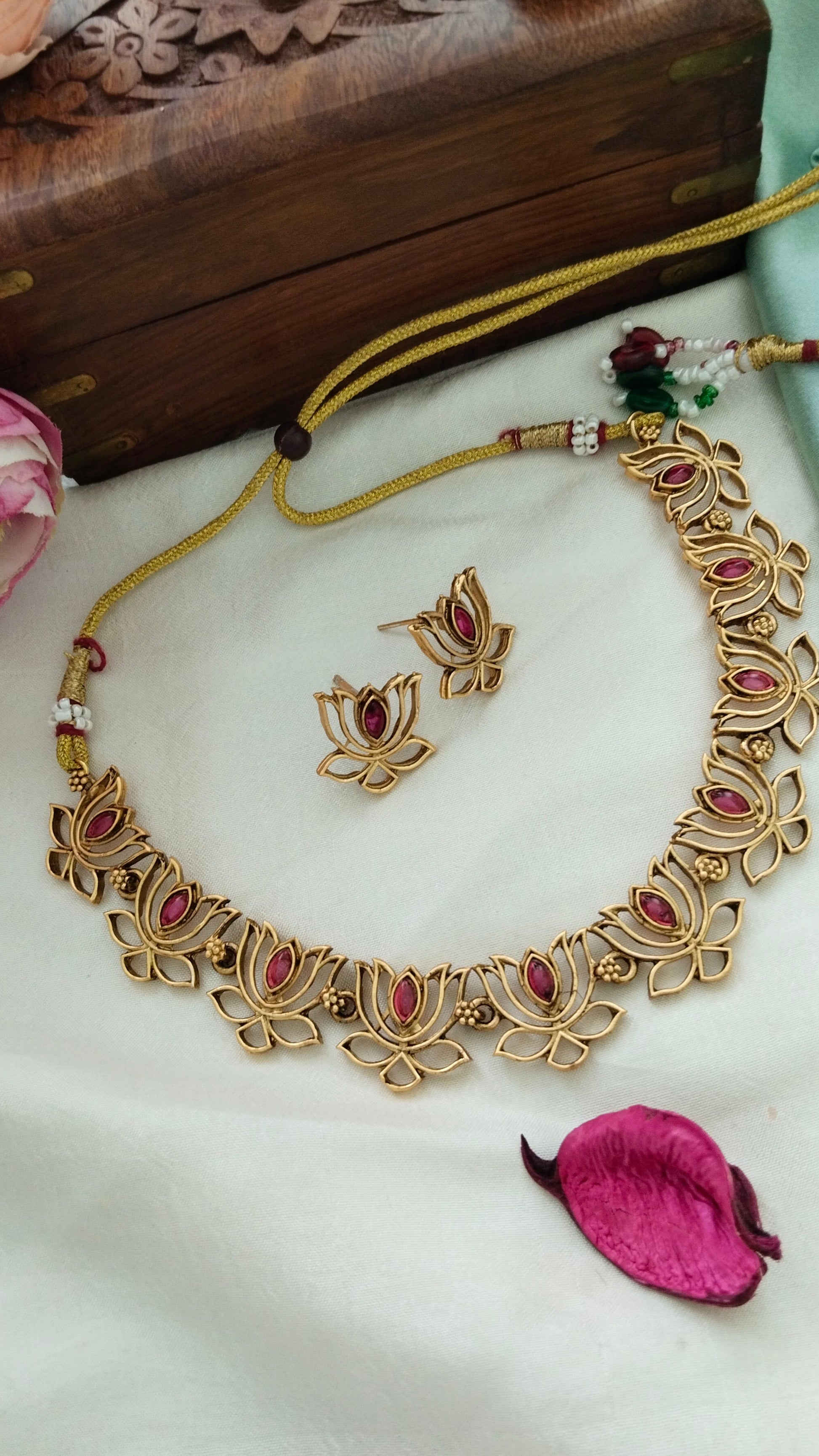 Budgeted elegant Tamara necklace set with earrings,aval aabarana ,best fashion jewellery brand, brass earrings,