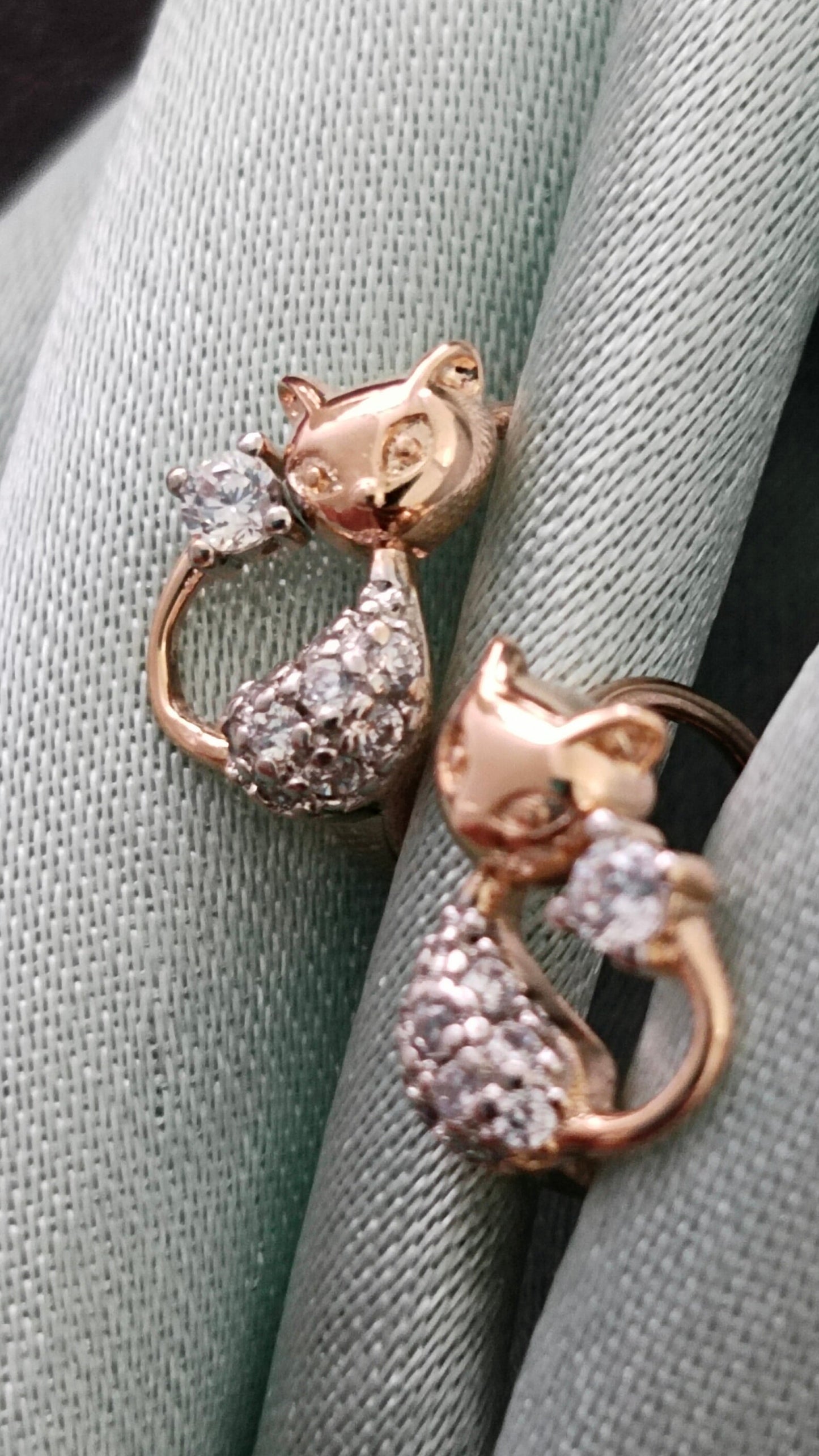 Cute anti tarnish stainless steel diamond look alike cat earring