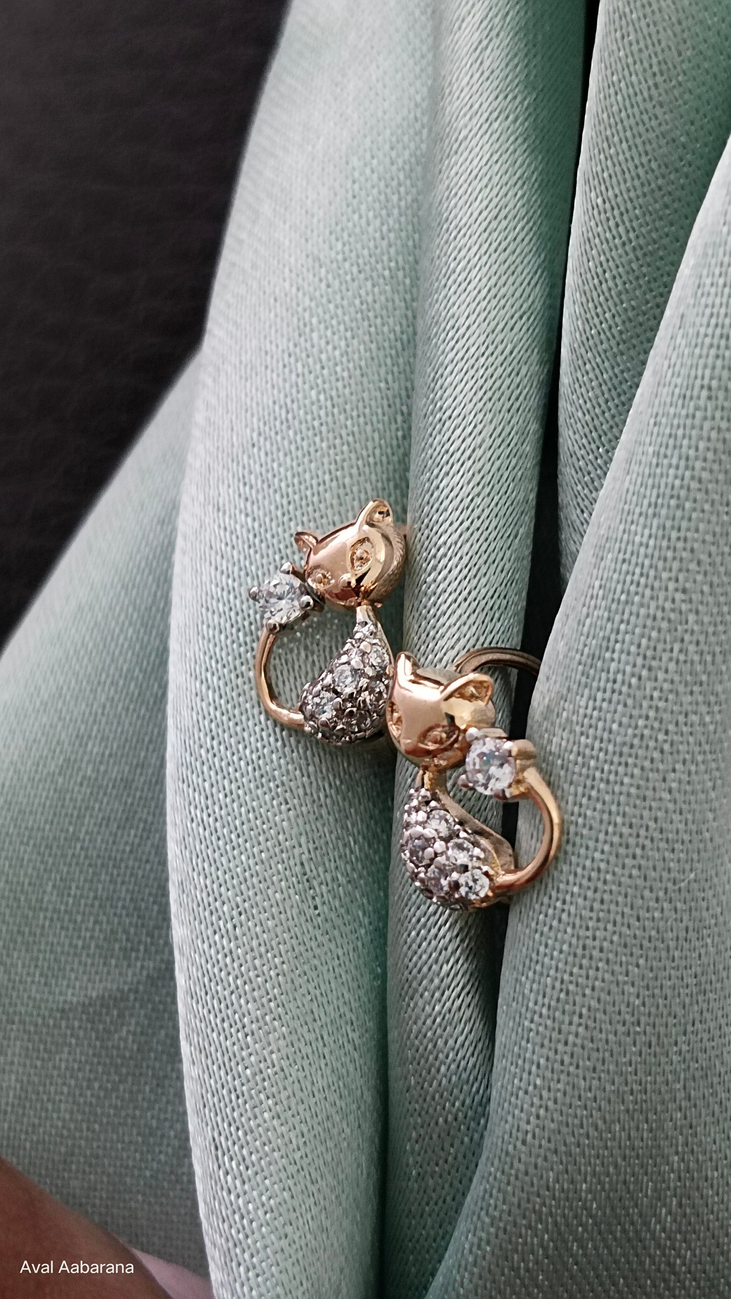 Cute anti tarnish stainless steel diamond look alike cat earring