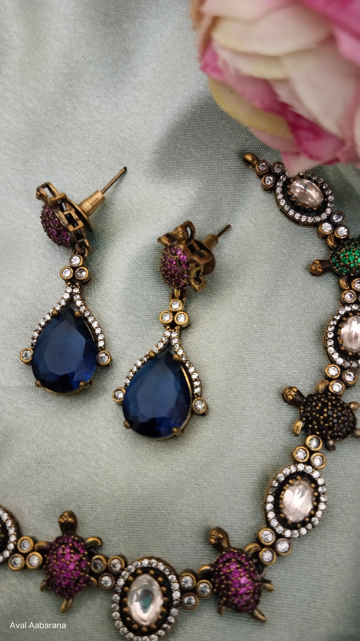 Victorian cute turtle necklace with earrings in Royal Blue & dark green