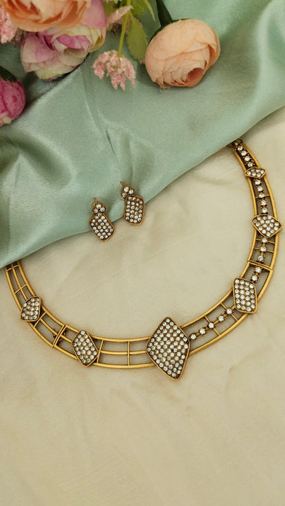 Pretty husli choker with earring in White &  maroon stones