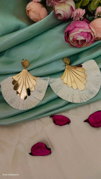 Tassel western earring in white & peach color