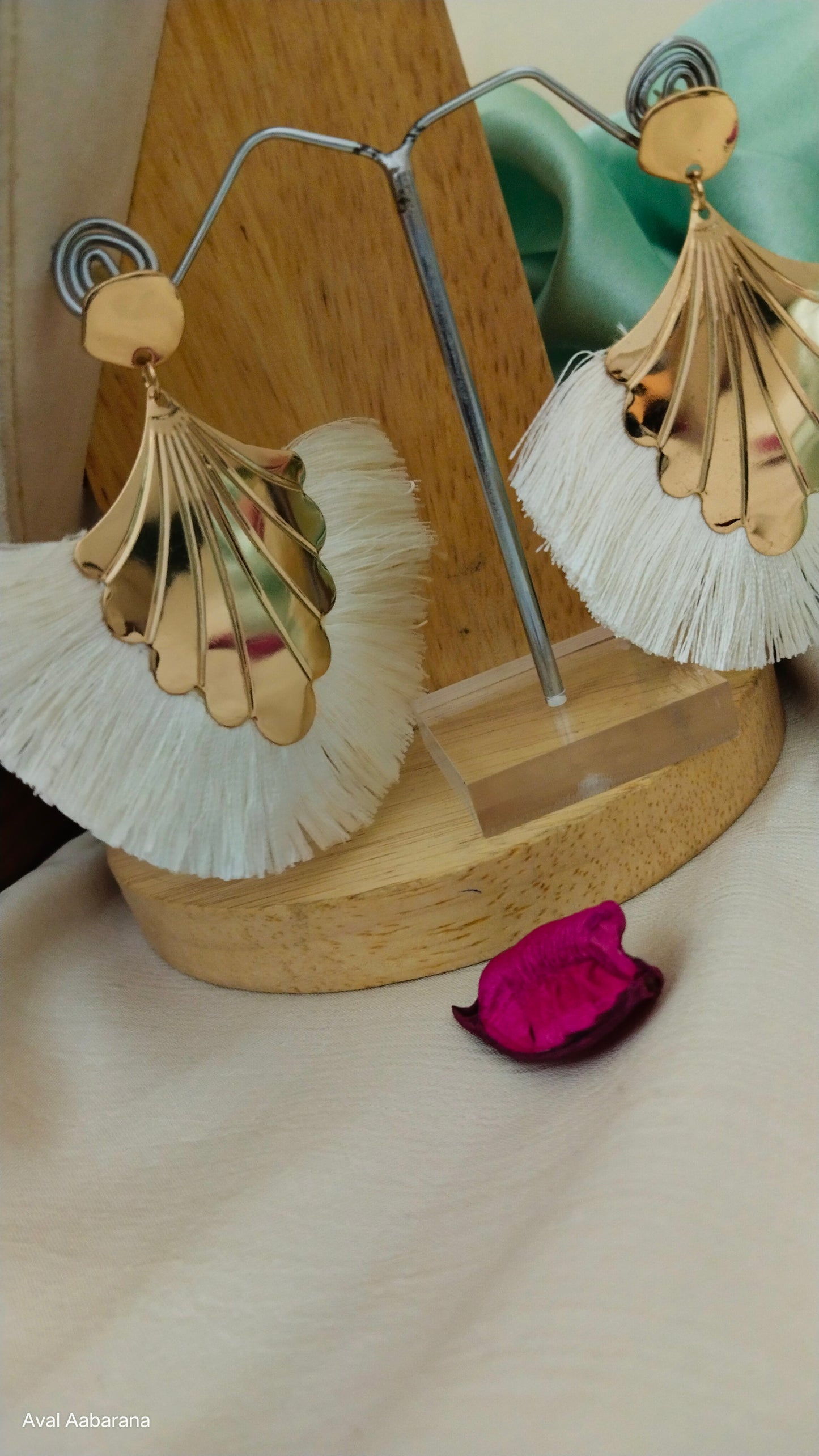 Tassel western earring in white & peach color