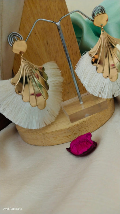 Tassel western earring in white & peach color