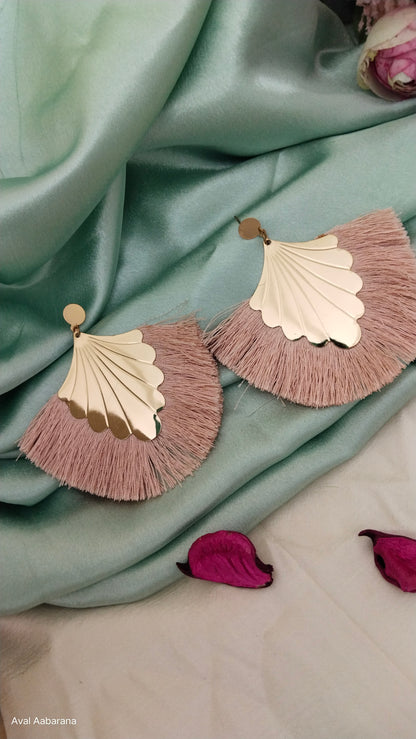 Tassel western earring in white & peach color