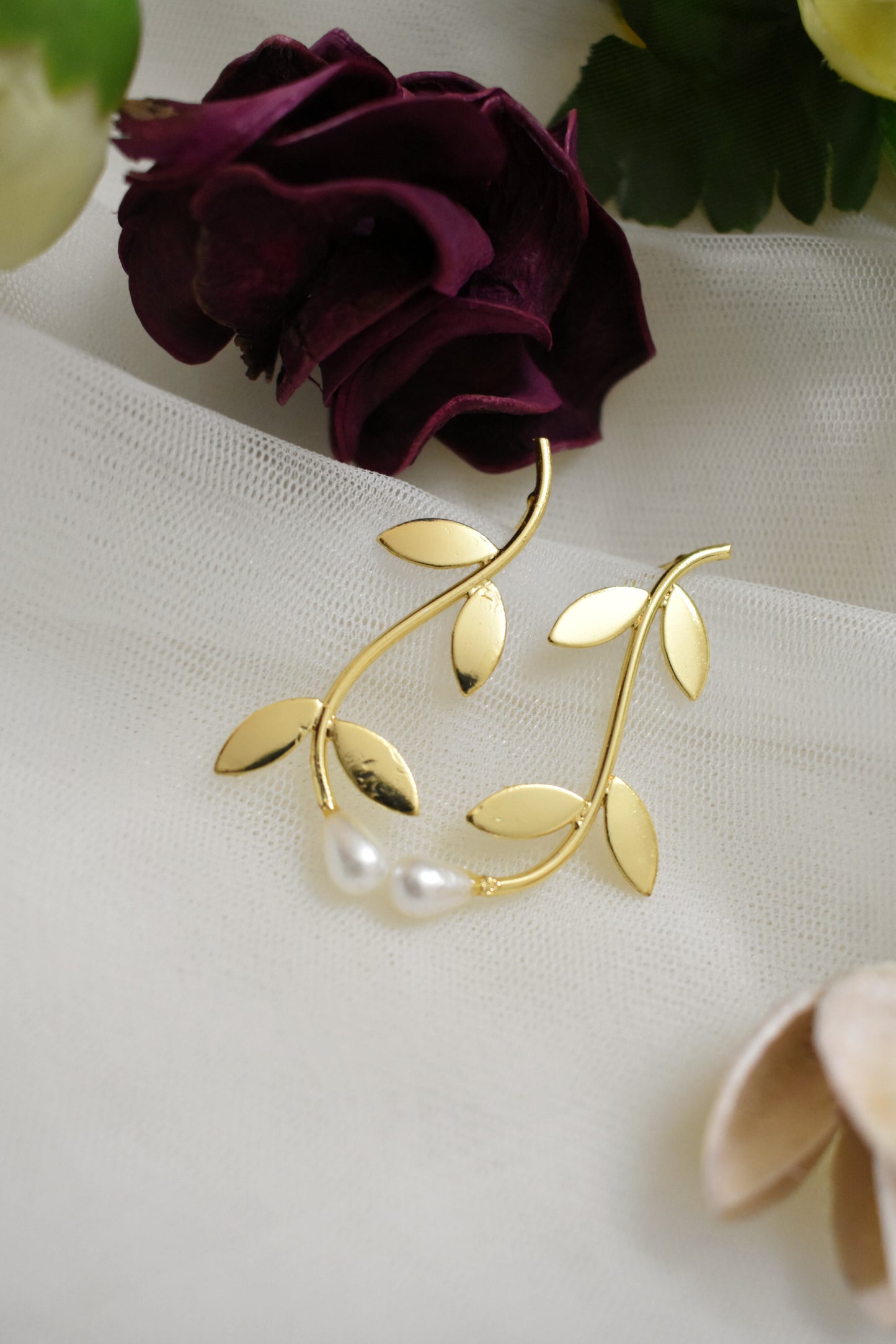 ABE0007 Golden leaf with Pearl earring