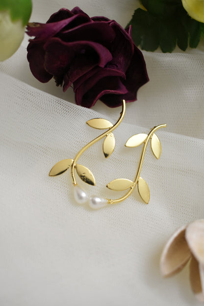 ABE0007 Golden leaf with Pearl earring