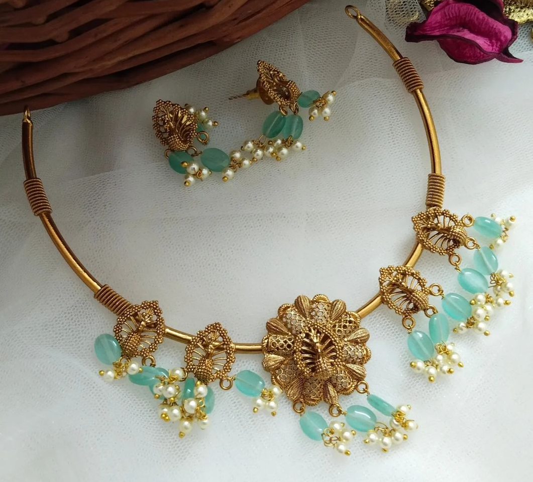 #0001 Peacock Victorian Hasli choker