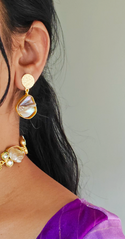 Disha - Mother of pearl choker necklace with Earring