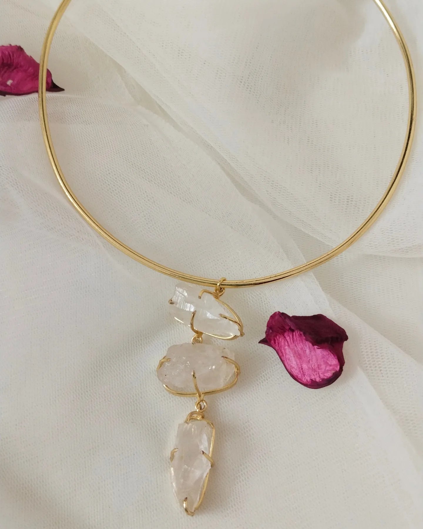 BH001 White raw stone Hasli choker