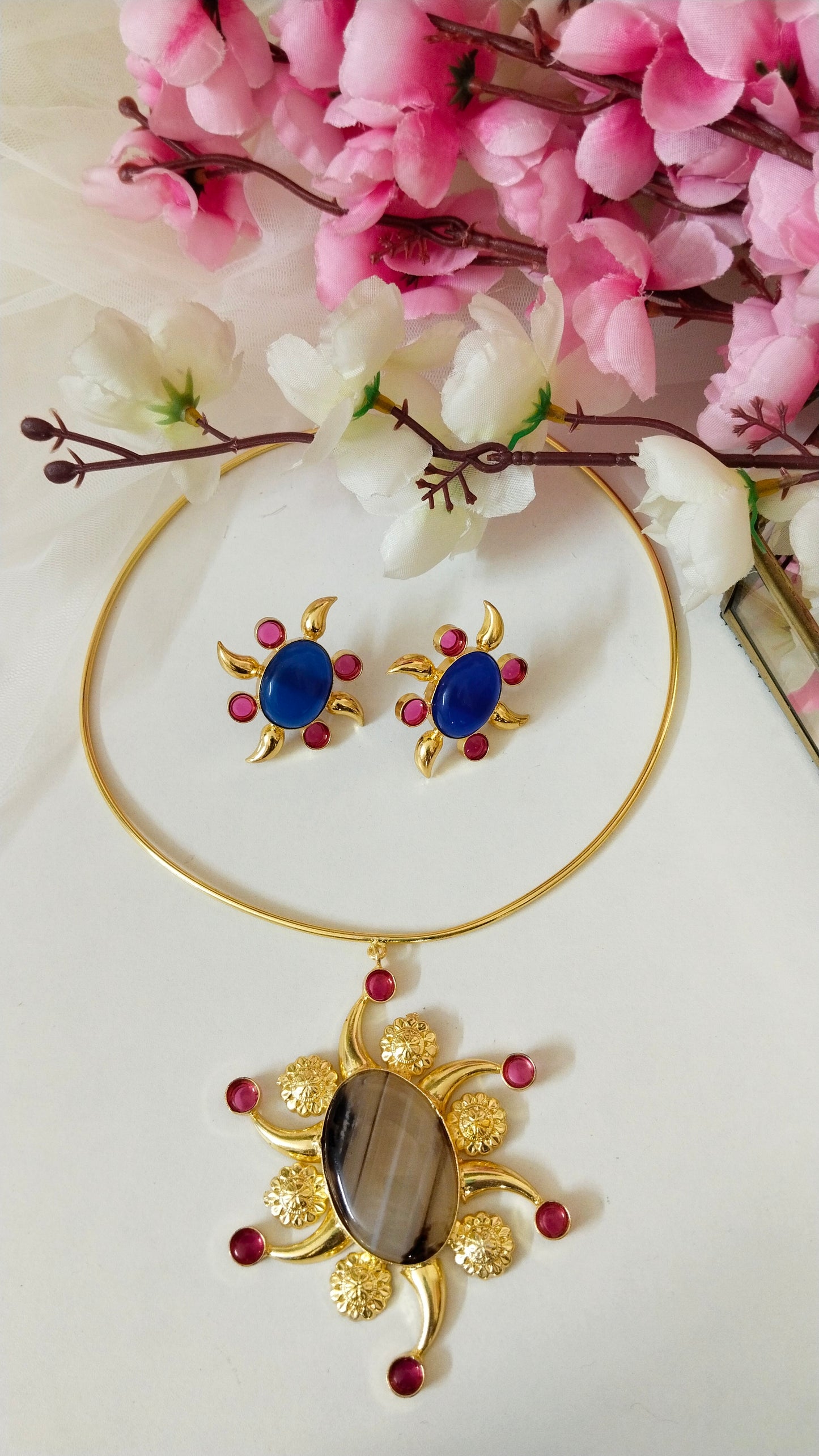 Sun shaped husli with elephant Hasli ABN11