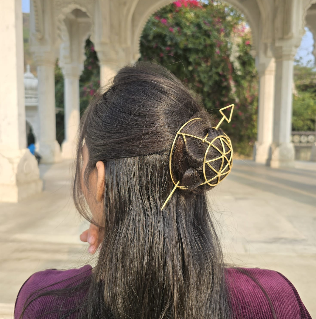 Janhvi kapoor Hair bun accessories 2