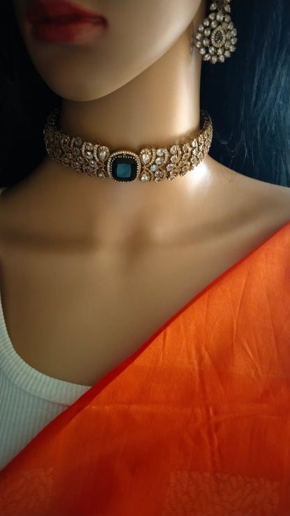 Diamond lookalike green choker with pretty earring
