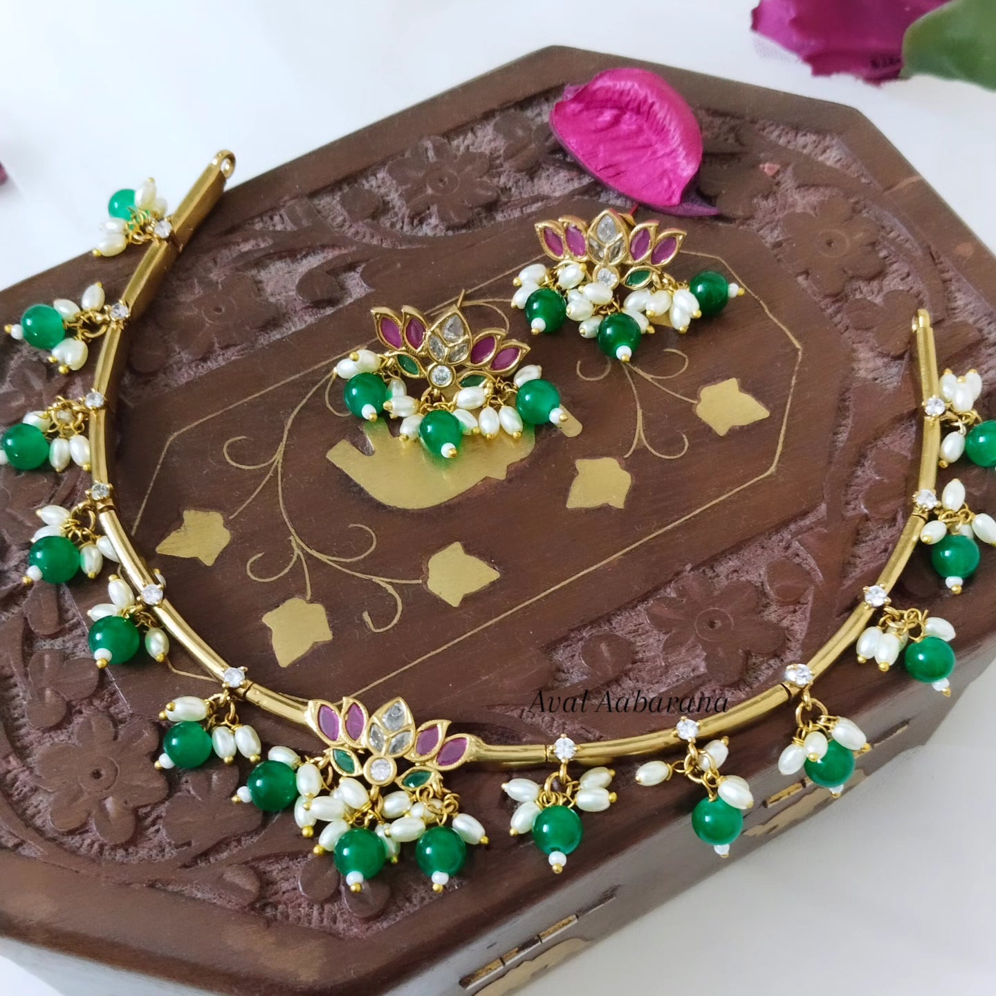 Beautiful gold lookalike lotus husli choker