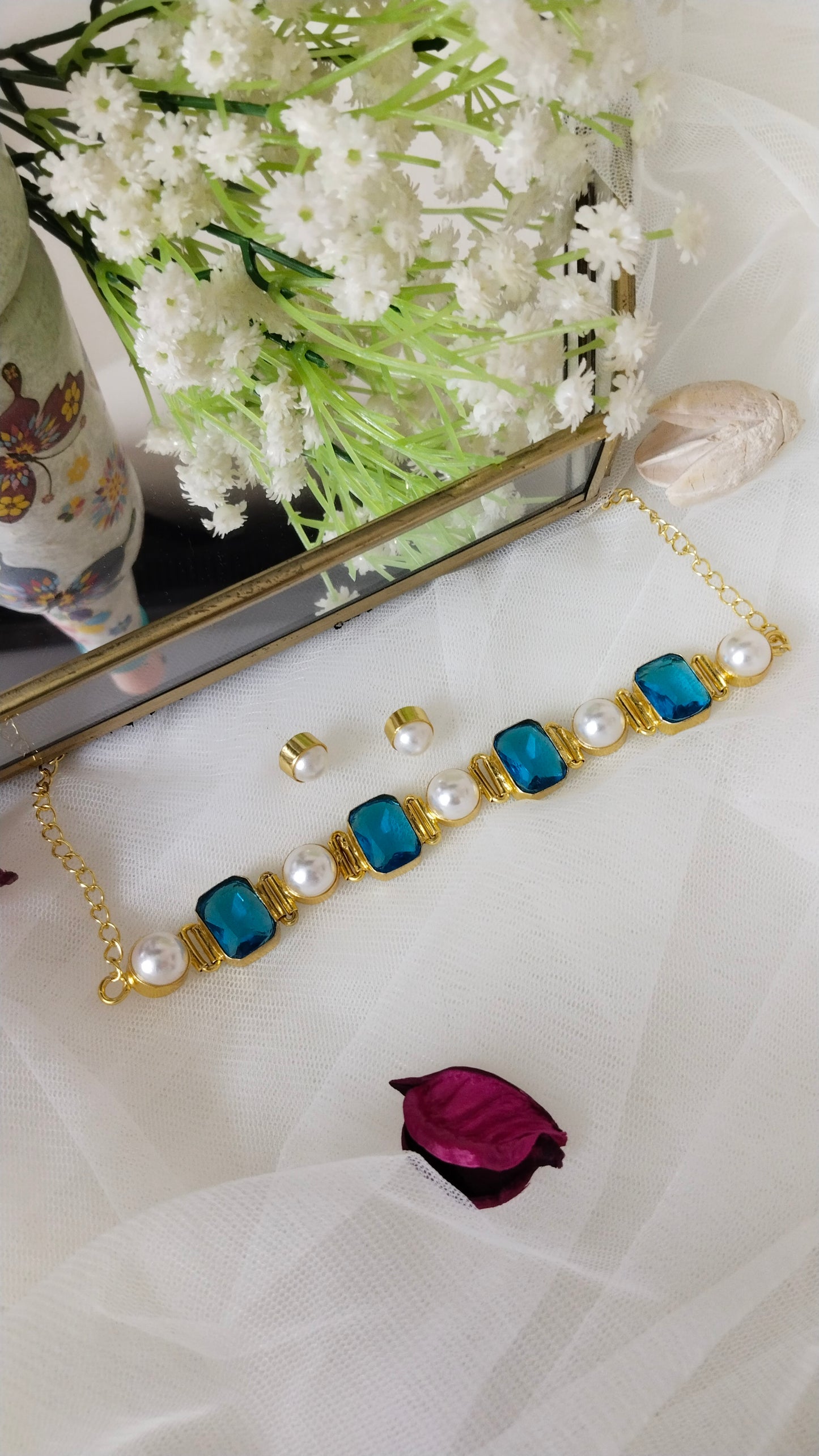 Blue stone choker adorned with pearl