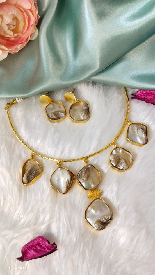 Trendy unique mother of pearl charms Hasli choker necklace set