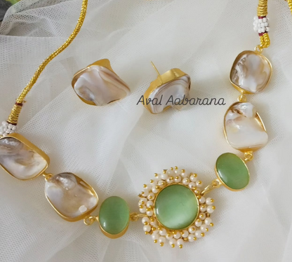 Mother of pearl with monalisa stone neckwear