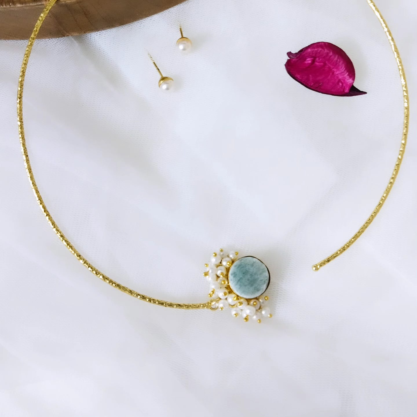 Unique hasli choker with druzy stone