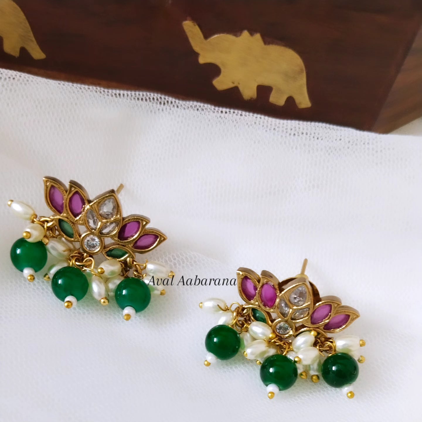 Beautiful gold lookalike lotus husli choker