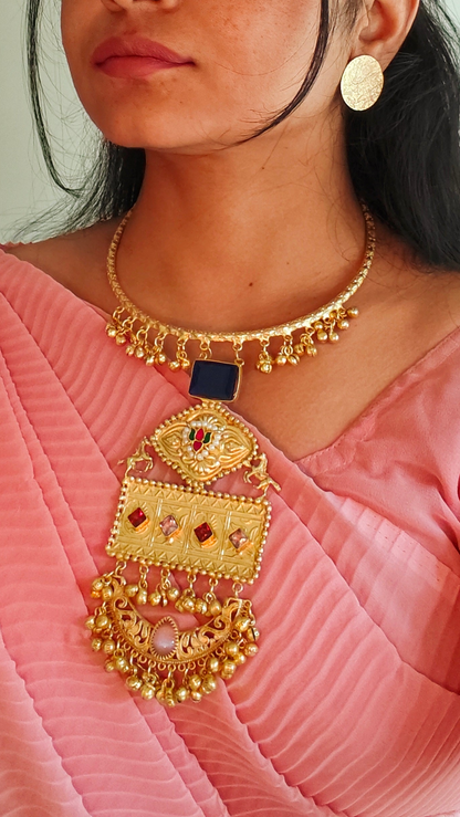 T--Royal hasli choker with horse design with blue stone